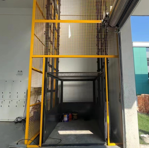 铜鼓导轨式升降机助力物流园破解运输难题